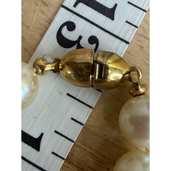 Monet Faux Pearl Necklace Gold Clasp Vintage Jewelry 20 Inch Strand Elegant - Picture 4 of 9
